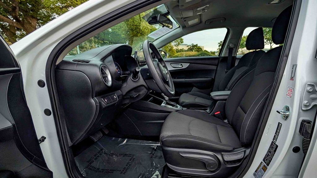 Used 2024 Kia Forte LXS 4D Sedan