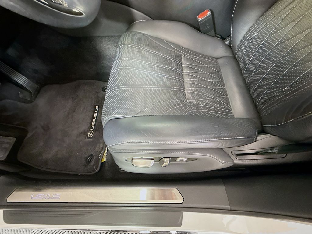 Thumbnail: 2019 Lexus LS - 19