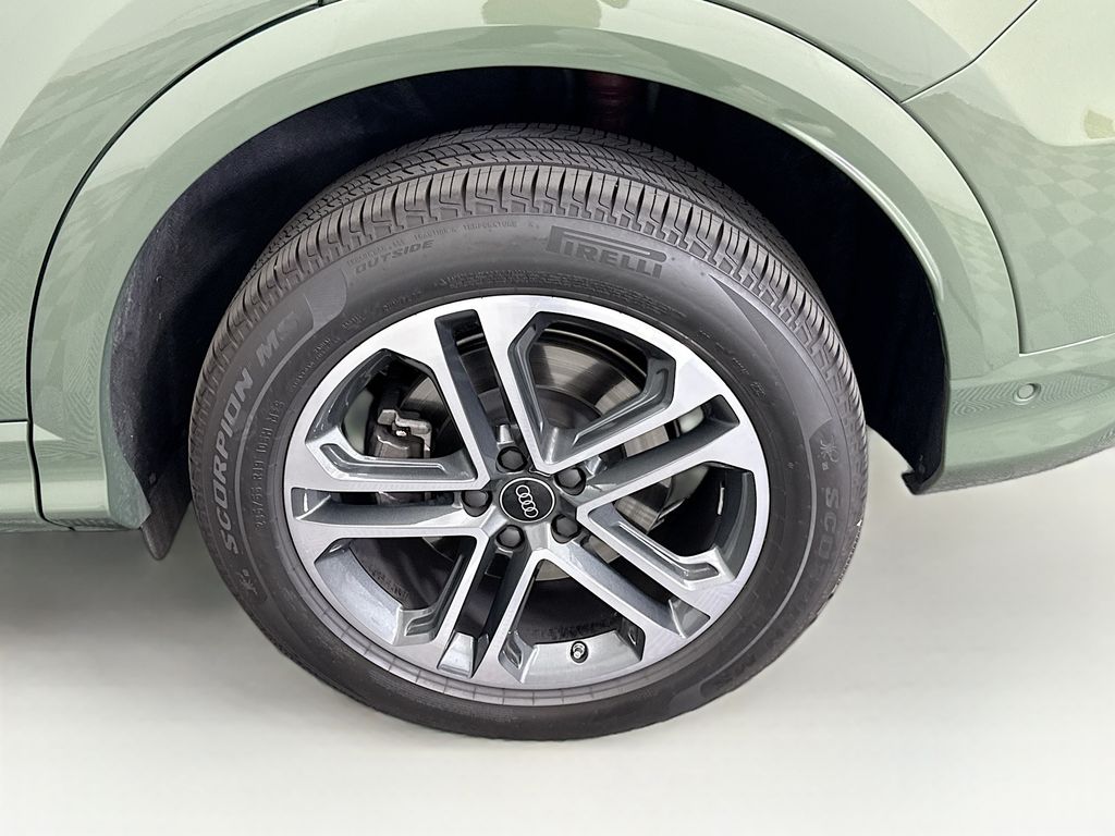 Thumbnail: 2025 Audi Q5 - 30