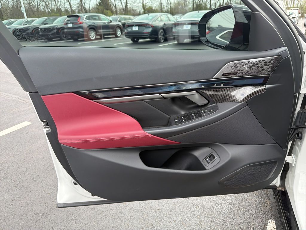 Thumbnail: 2024 BMW i5 - 18