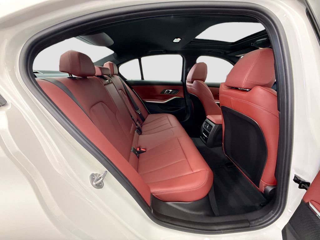 Thumbnail: 2025 BMW 3 Series - 21
