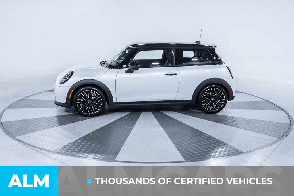Used 2025 White MINI 2 Door image 4