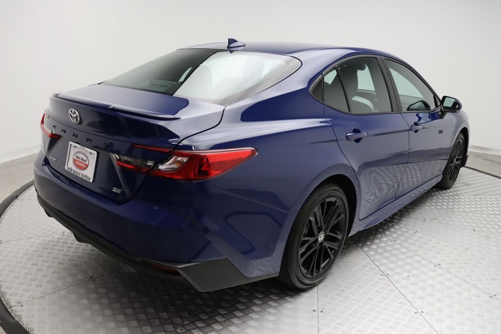 2025 Toyota Camry SE 8