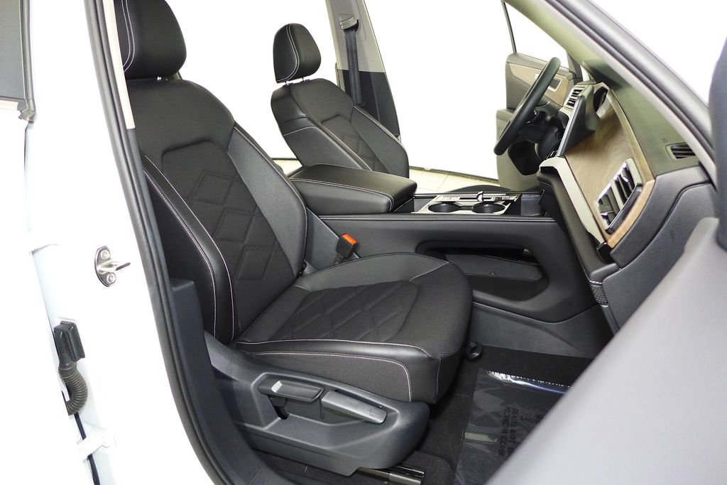2024 Volkswagen Atlas SE 18