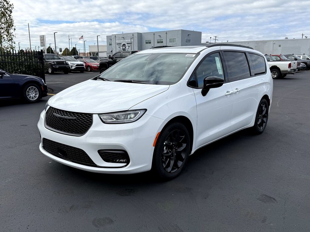 View vehicle photo 3