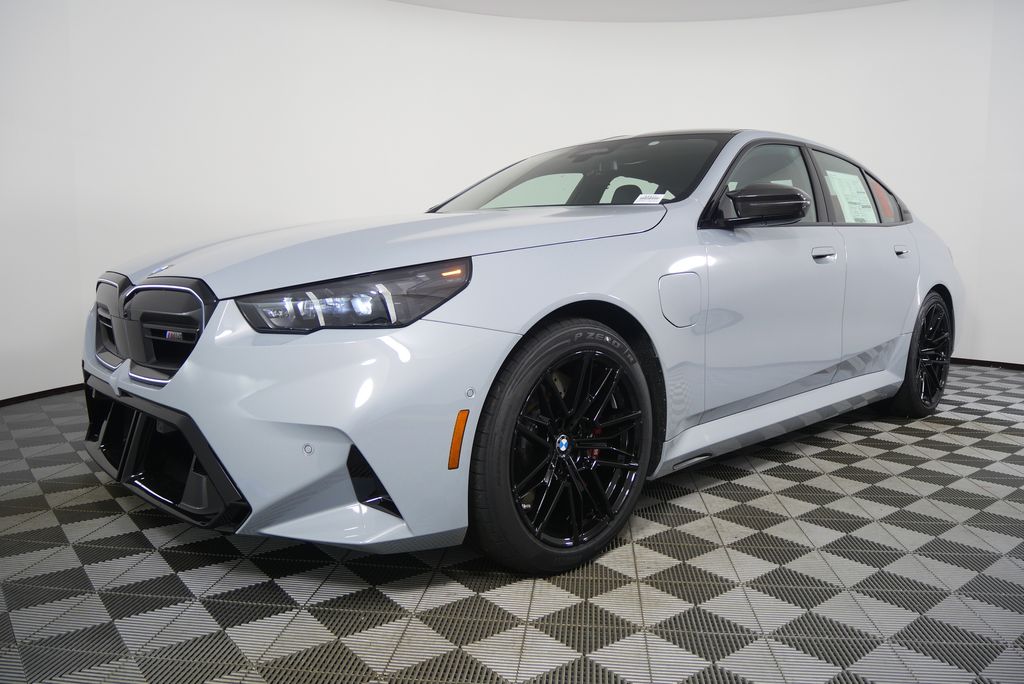 Thumbnail: 2026 BMW M5 - 9