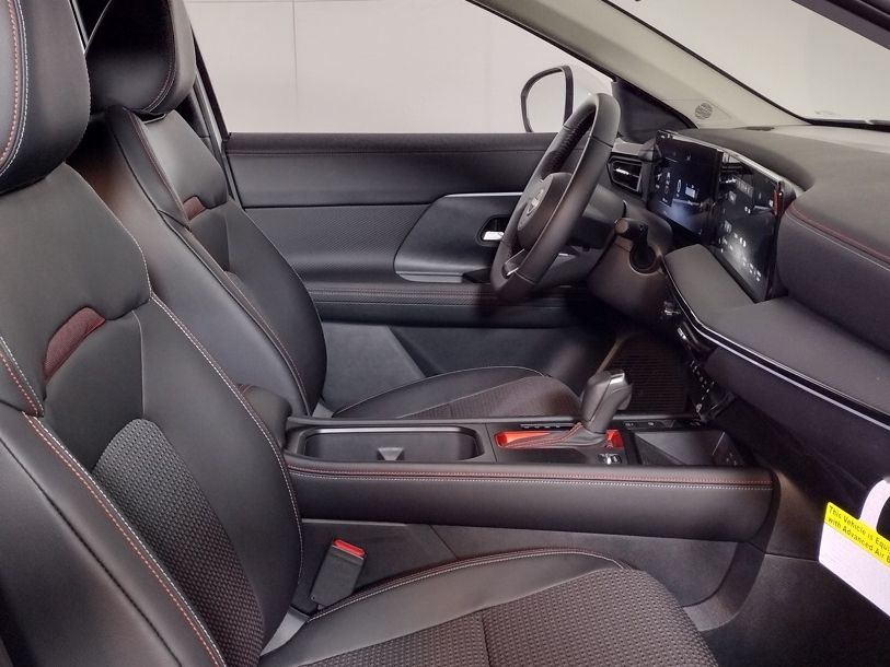 2025 Nissan Kicks SR - Photo 8