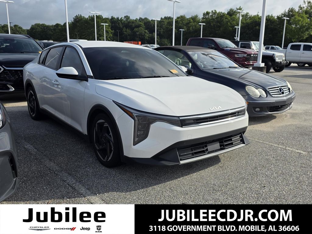Snow White Pearl 2025 Kia K4 Sedan Front-Wheel Drive Continuously Variable Transmission