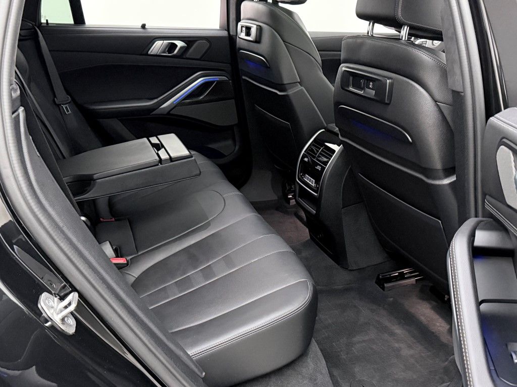 Thumbnail: 2022 BMW X6 - 24