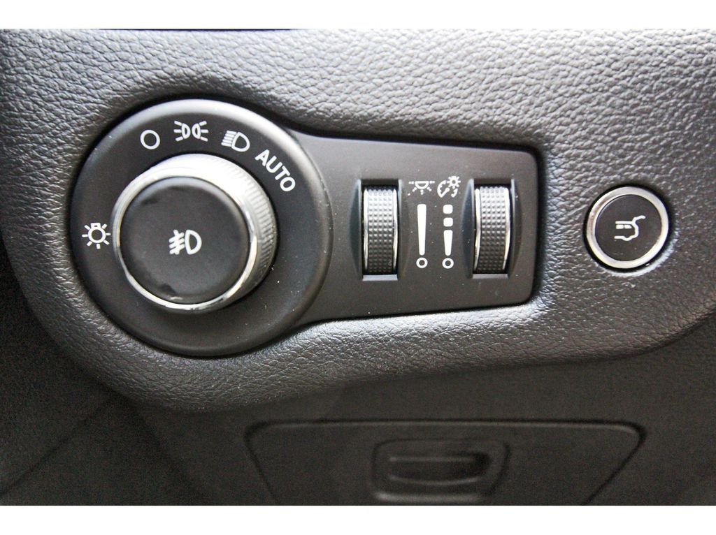 2018 Jeep Cherokee Trailhawk Silver at AutoSavvy Houston Northwest