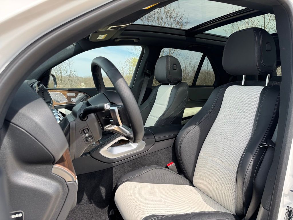 2025 Mercedes-Benz GLE GLE 450e photo