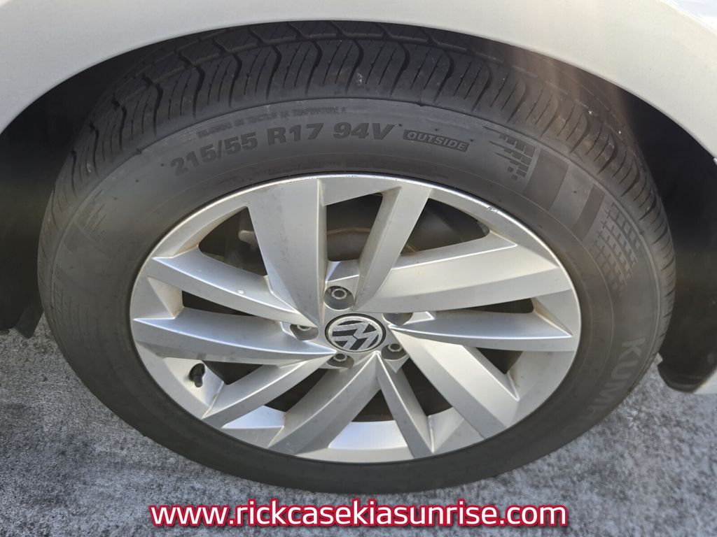 2018 Volkswagen Passat - $11,990