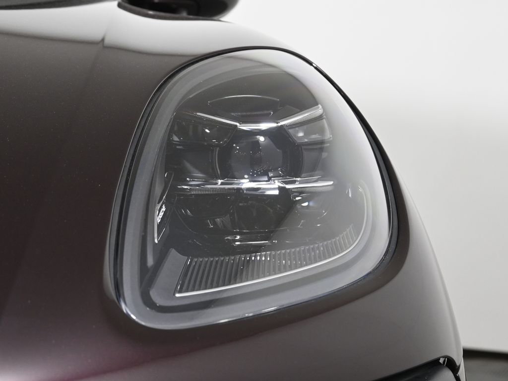 Thumbnail: 2025 Porsche Macan - 11