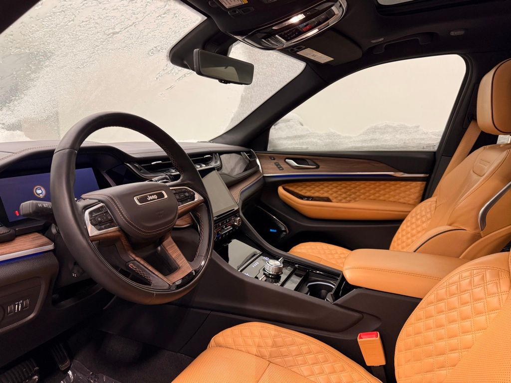 Thumbnail: 2022 Jeep Grand Cherokee - 11