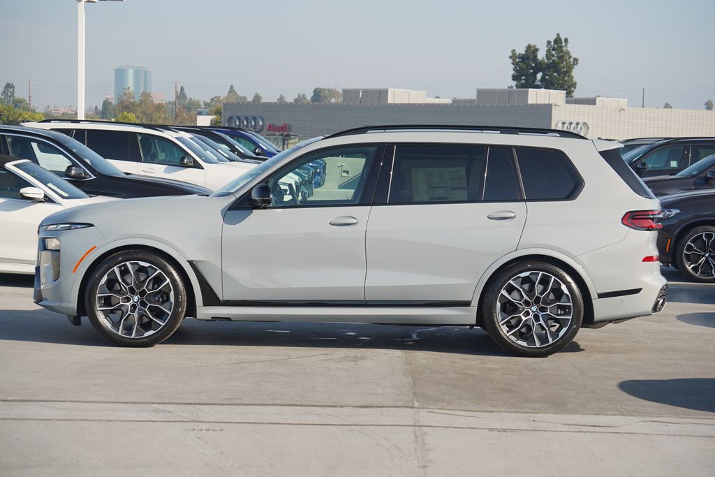 2025 BMW X7 M60i 4