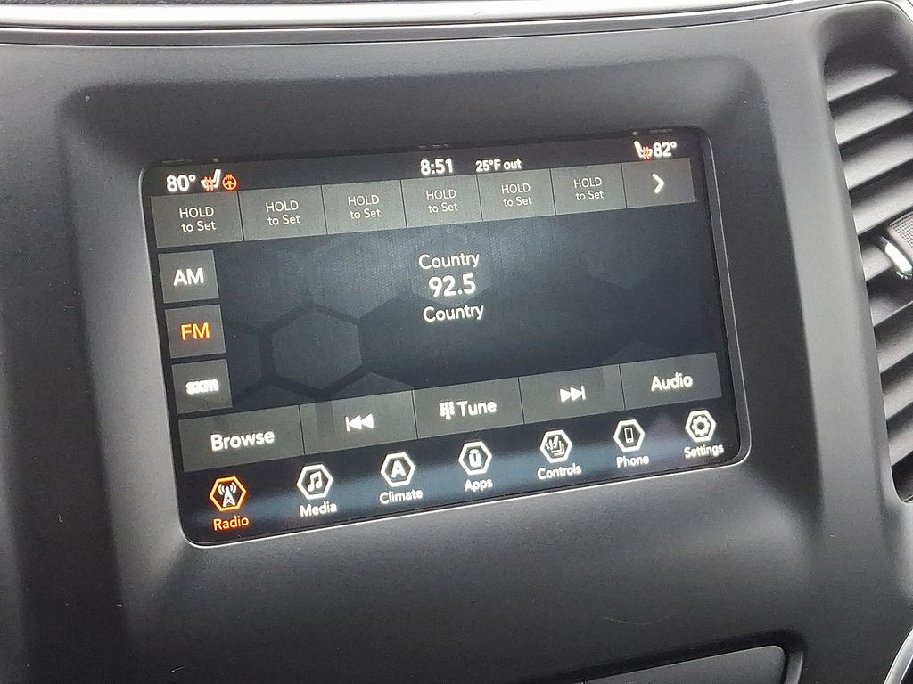 Thumbnail: 2019 Jeep Cherokee - 17