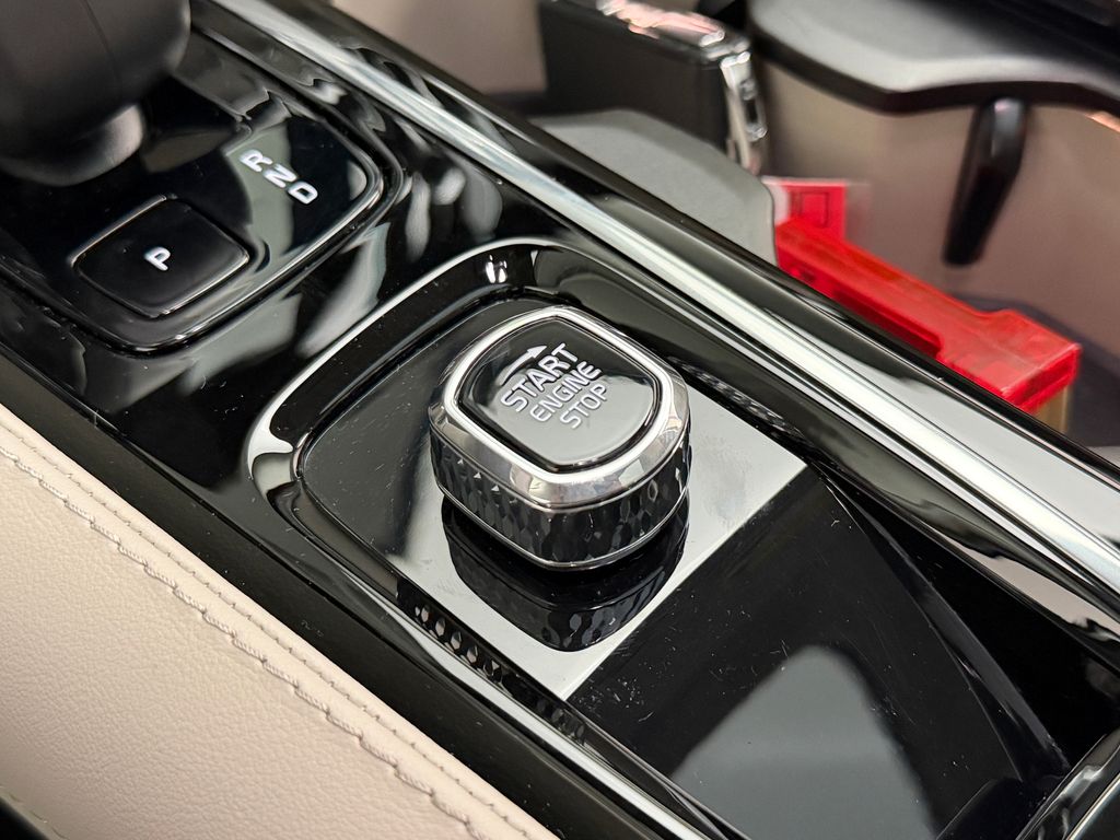 Thumbnail: 2024 Volvo S60 - 31