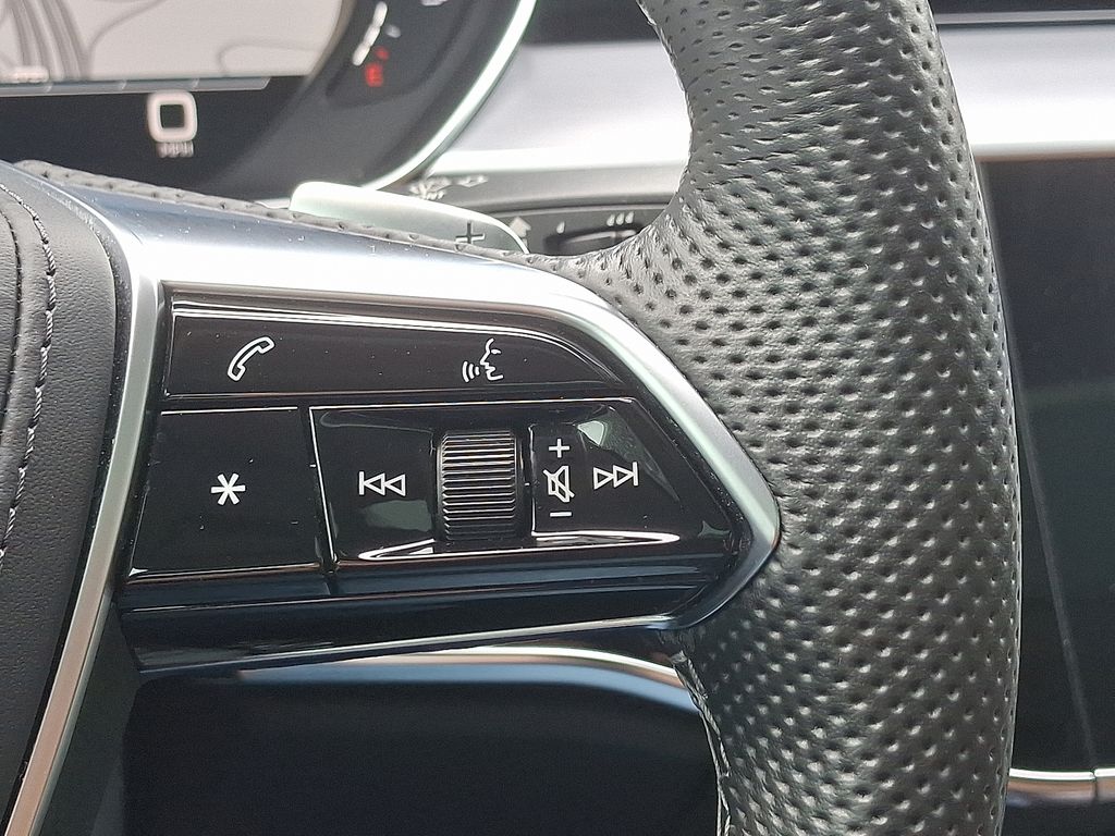 Thumbnail: 2022 Audi S8 - 23