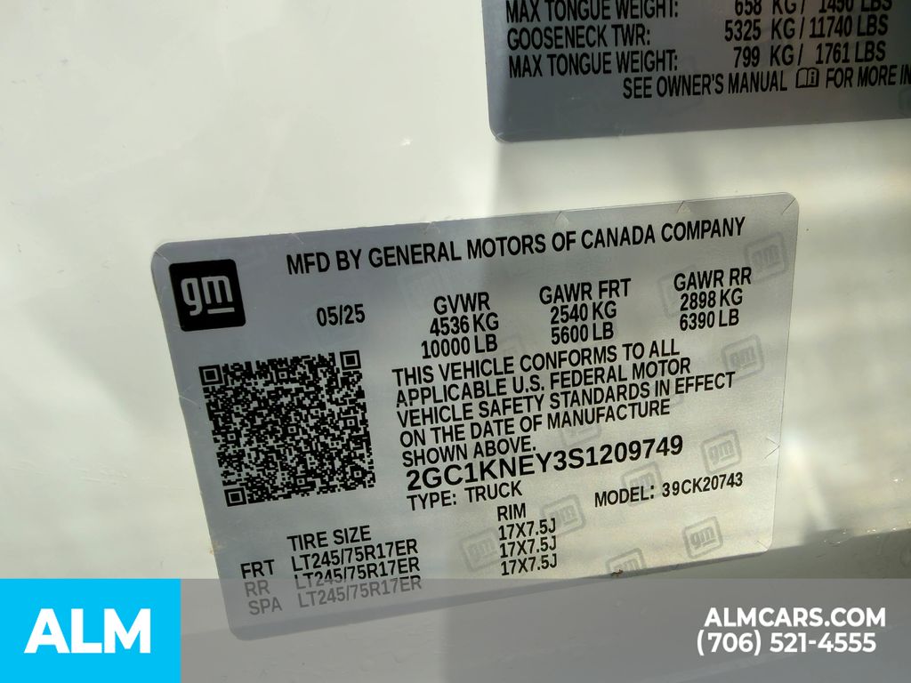Used 2025 Summit White Chevrolet LT image 20