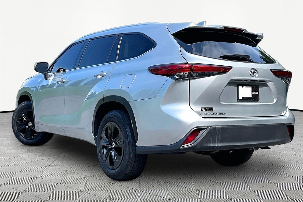 2022 Toyota Highlander photo 1
