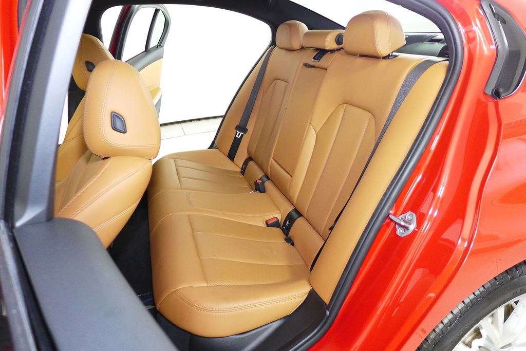 Thumbnail: 2023 BMW 3 Series - 21