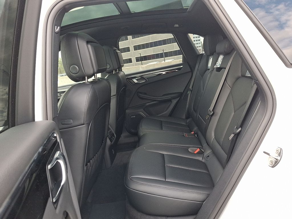 Thumbnail: 2026 Porsche Macan - 13