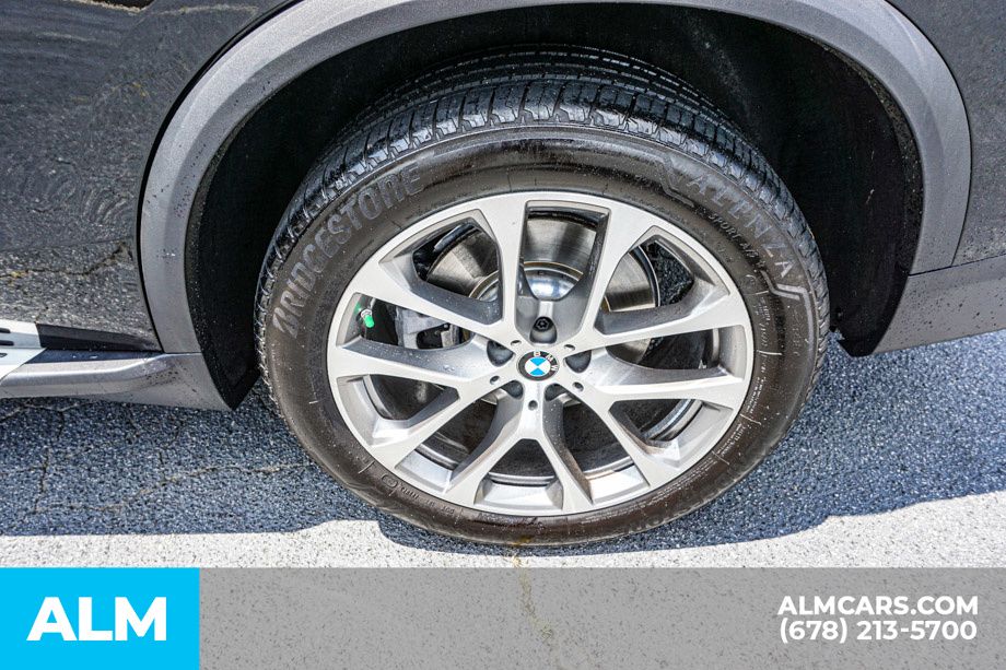 Used 2026 Black BMW sDrive40i image 17