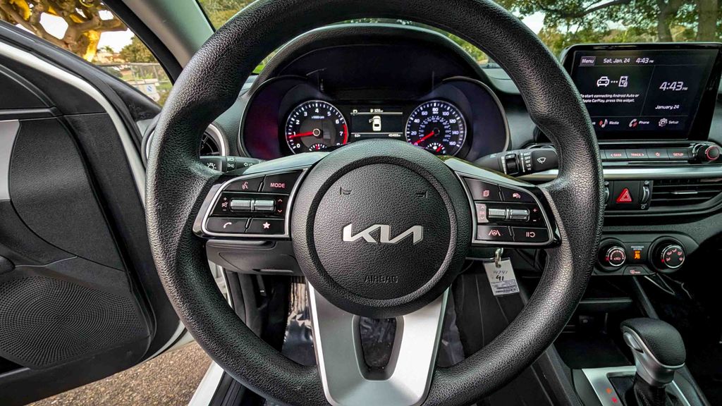 Used 2024 Kia Forte LXS 4D Sedan