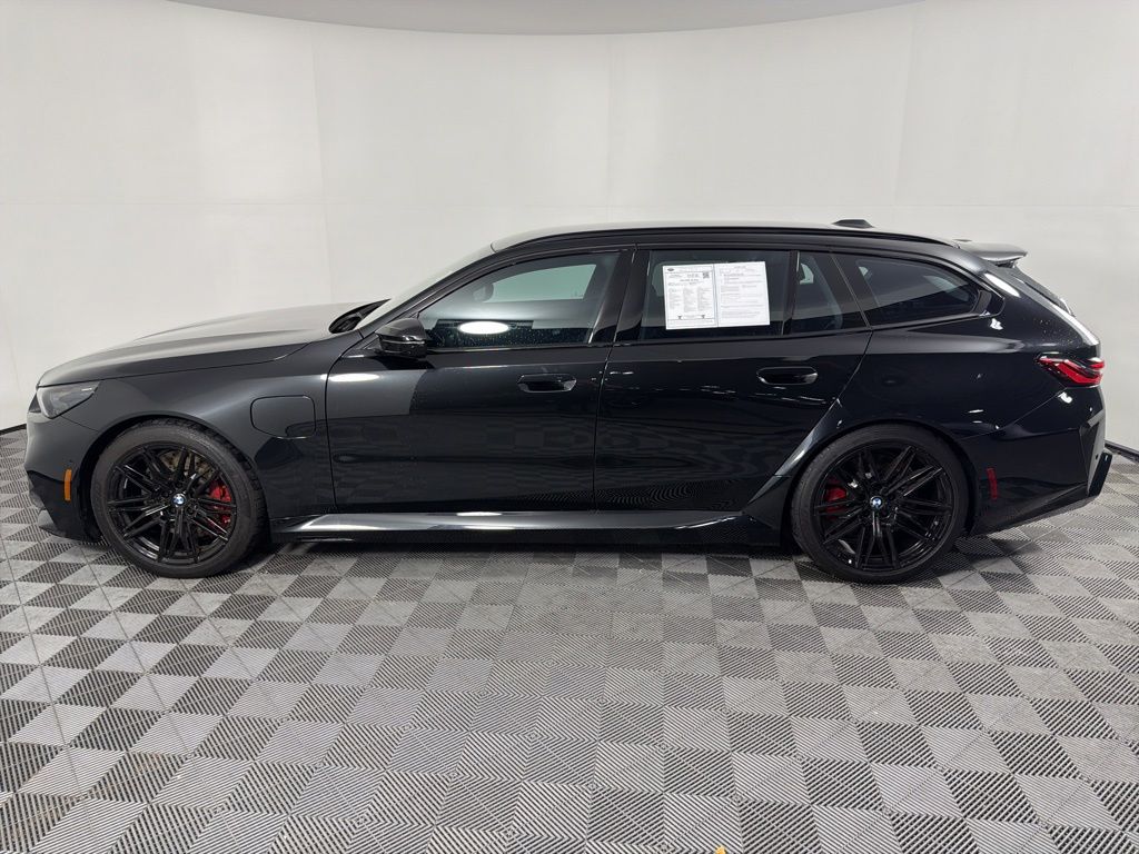 Thumbnail: 2025 BMW M5 - 9