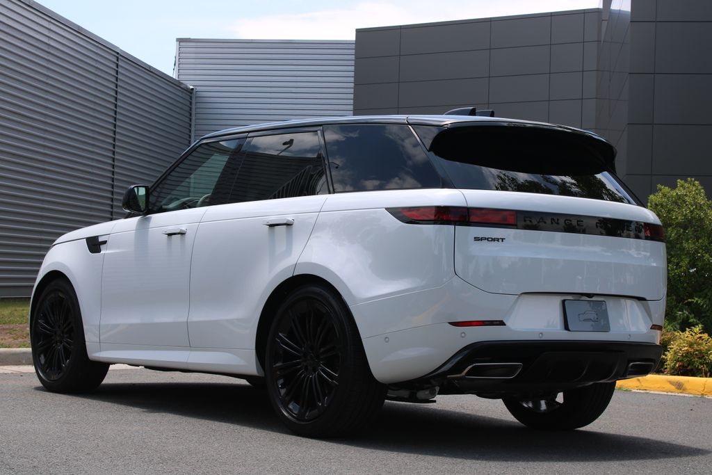 New 2026 White Land Rover Dynamic SE image 6