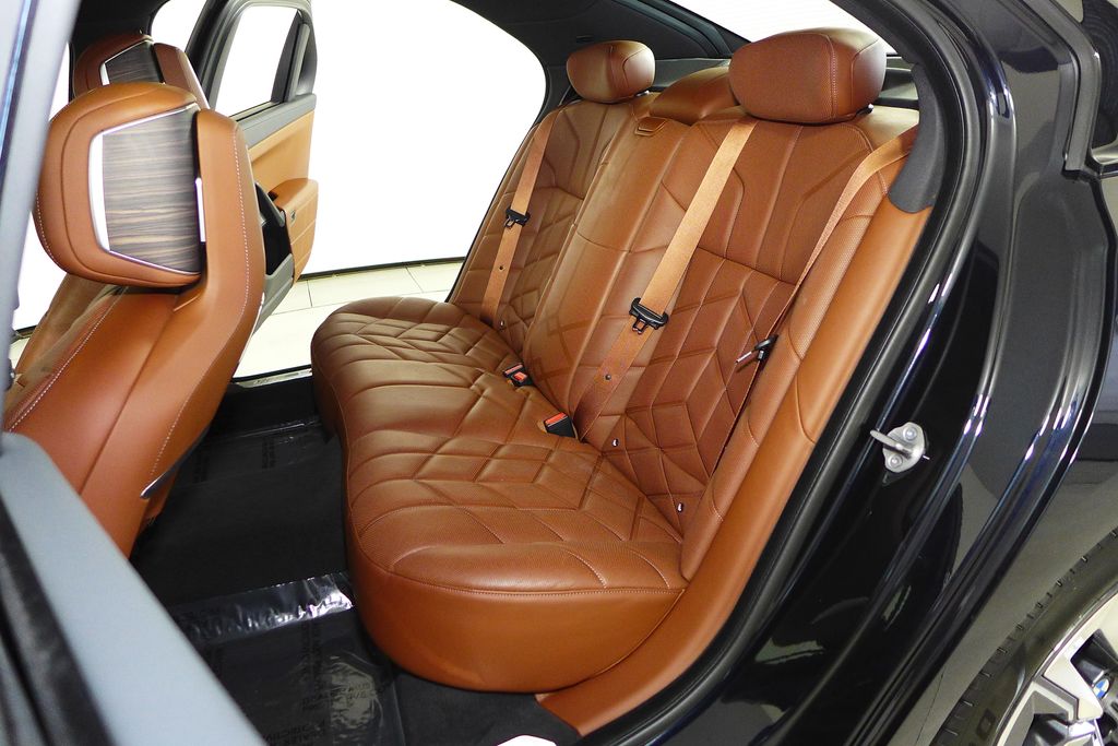 Thumbnail: 2023 BMW 7 Series - 21