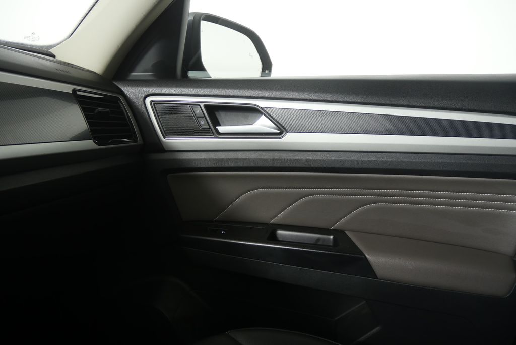 Thumbnail: 2021 Volkswagen Atlas - 23