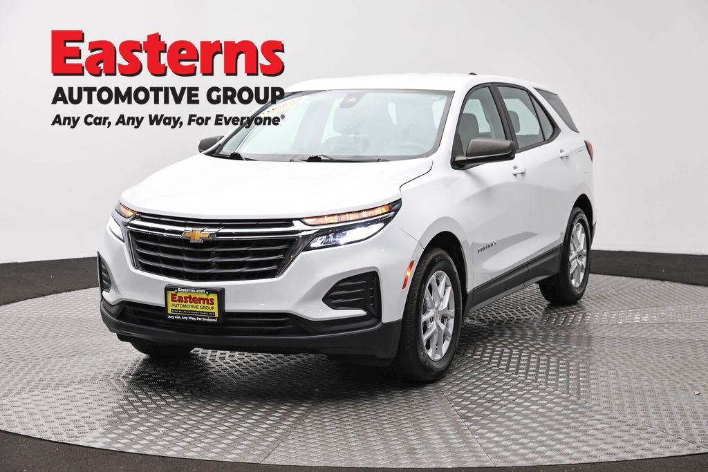 2022 Chevrolet Equinox LS's photo