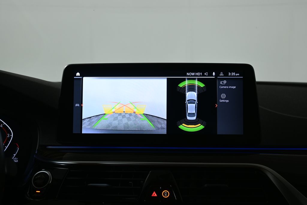 Thumbnail: 2023 BMW 5 Series - 23