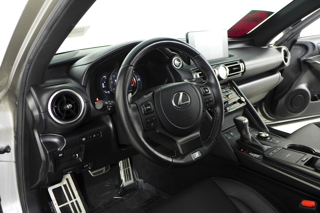 2022 Lexus IS 350 28