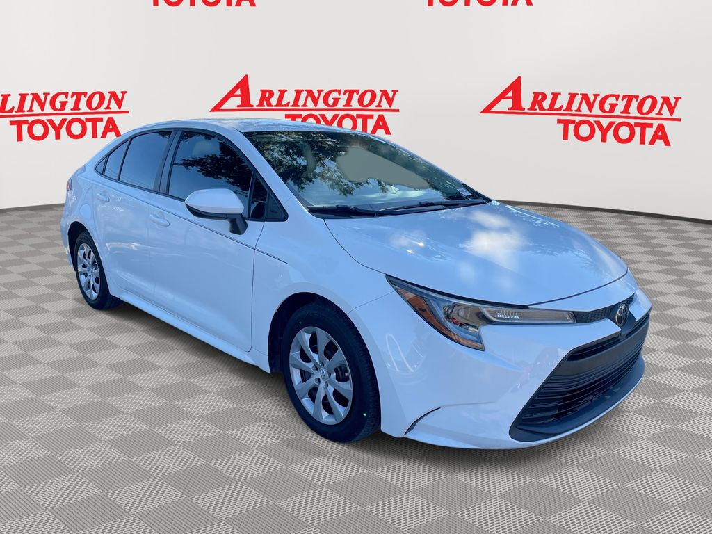 2024 Toyota Corolla LE's photo