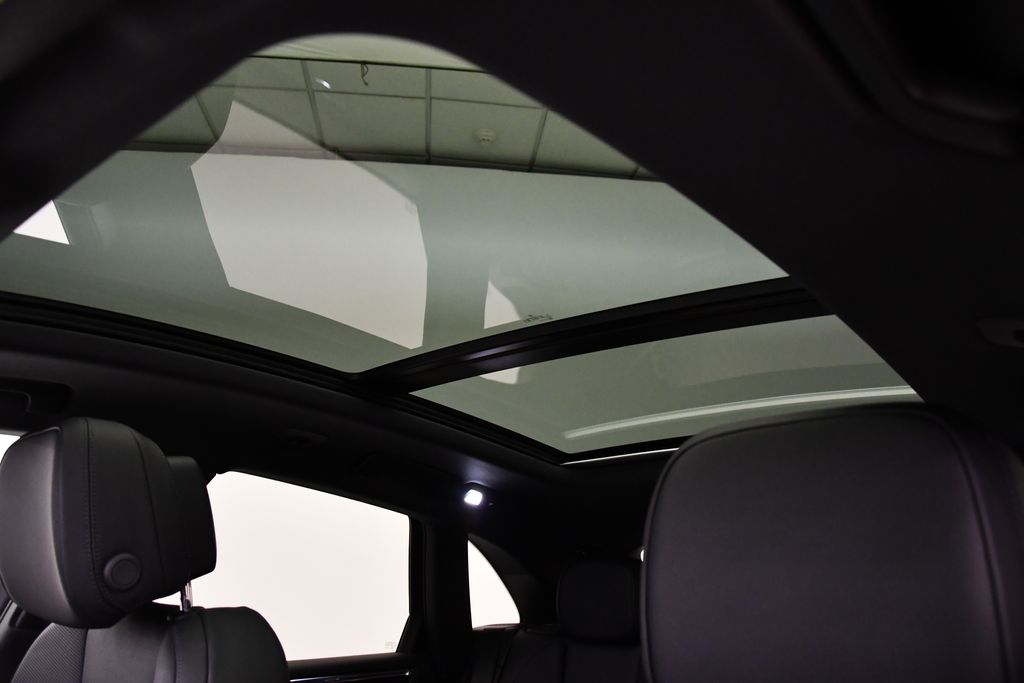 Thumbnail: 2025 Porsche Macan - 16