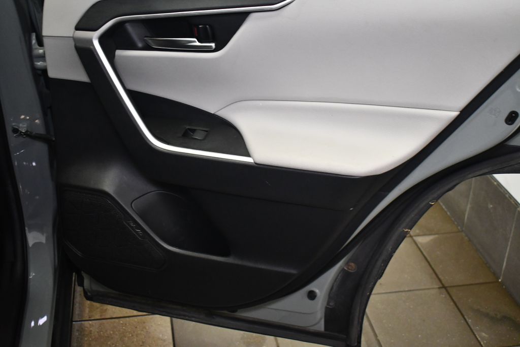 Thumbnail: 2021 Toyota RAV4 - 31