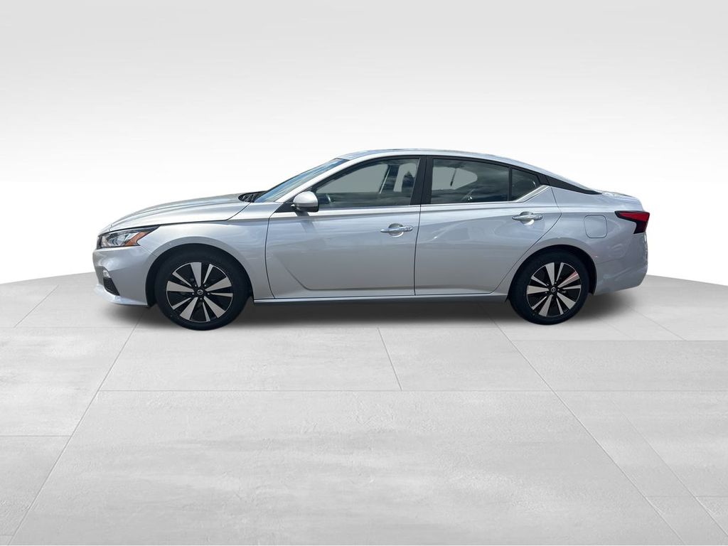 2022 Brilliant Silver Metallic Nissan Altima 2.5 SV FWD Sedan