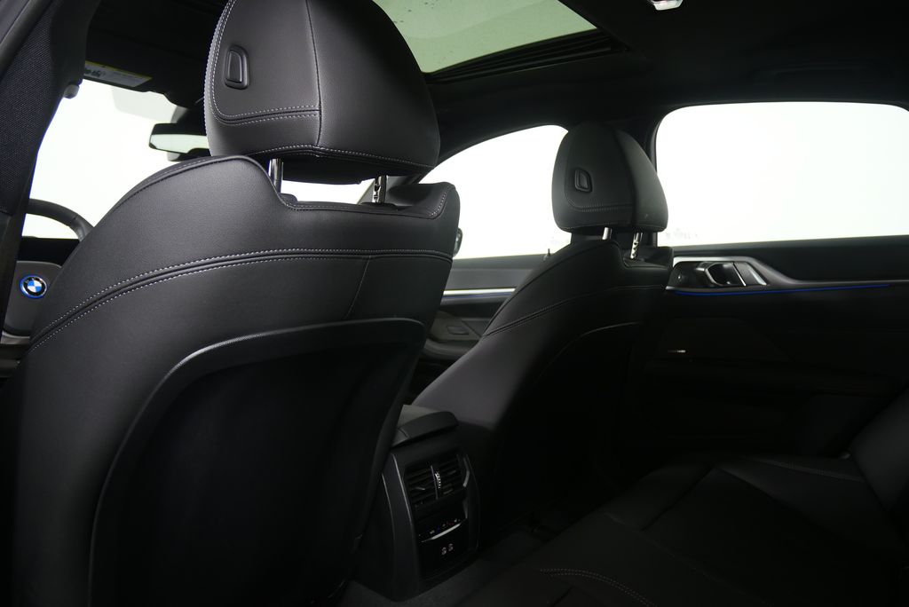 Thumbnail: 2025 BMW i4 - 18