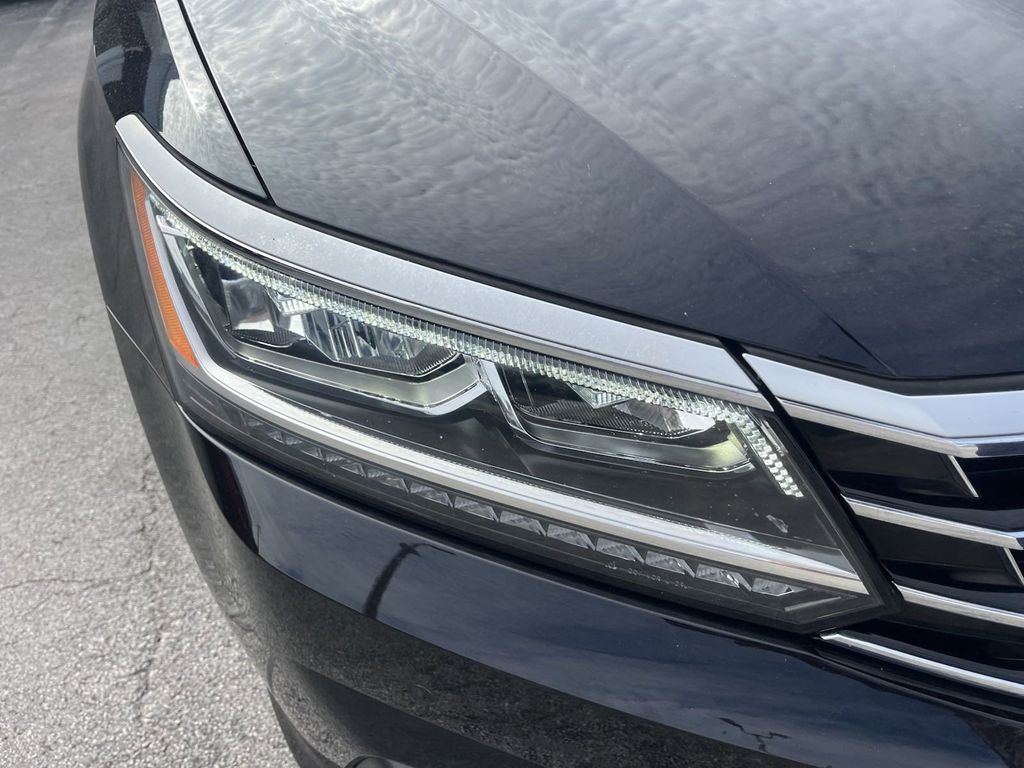 2018 Volkswagen Passat 2.0T SE 10