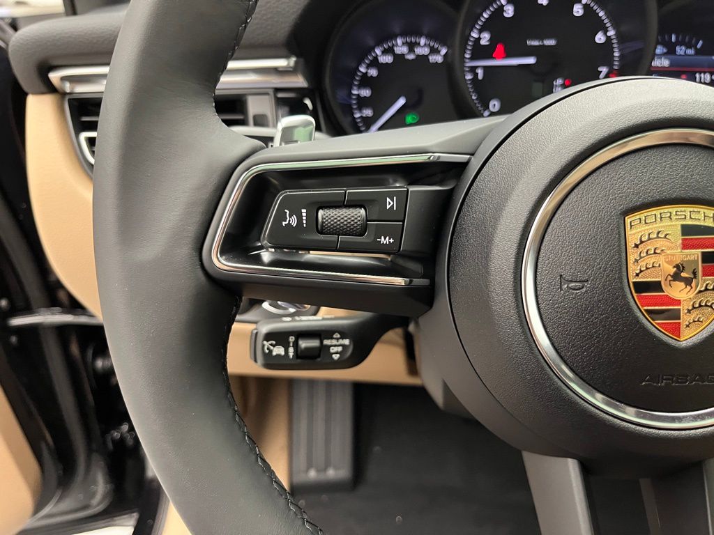 Thumbnail: 2025 Porsche Macan - 13