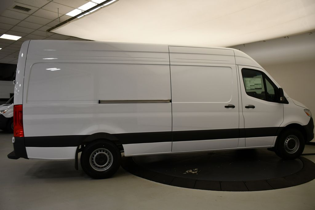 Thumbnail: 2025 Mercedes-Benz Sprinter - 8
