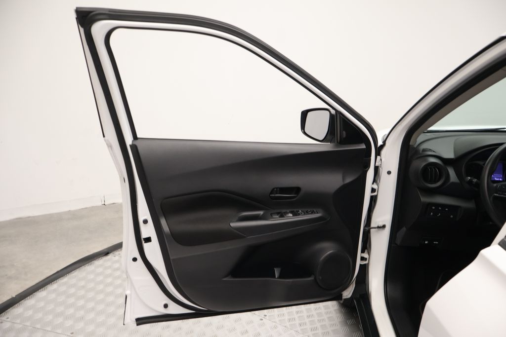 Thumbnail: 2021 Nissan Kicks - 16