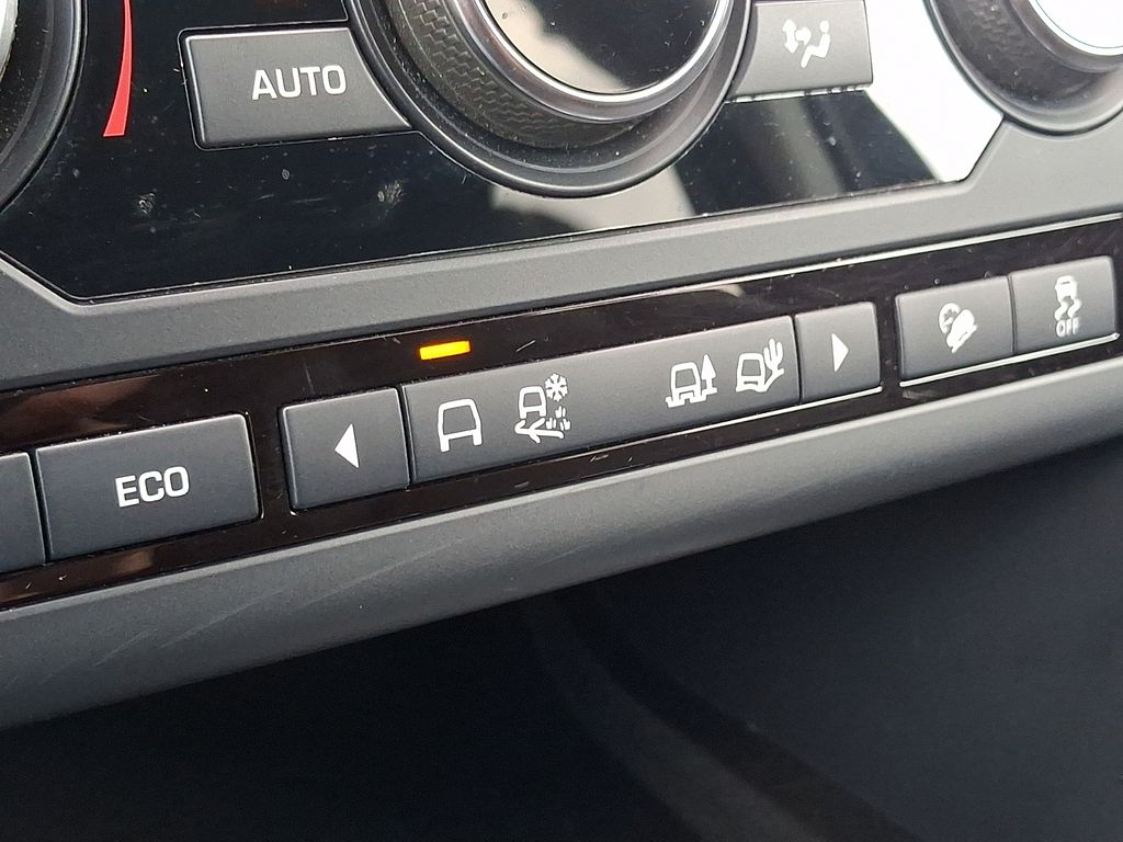 Thumbnail: 2018 Land Rover Discovery Sport - 23