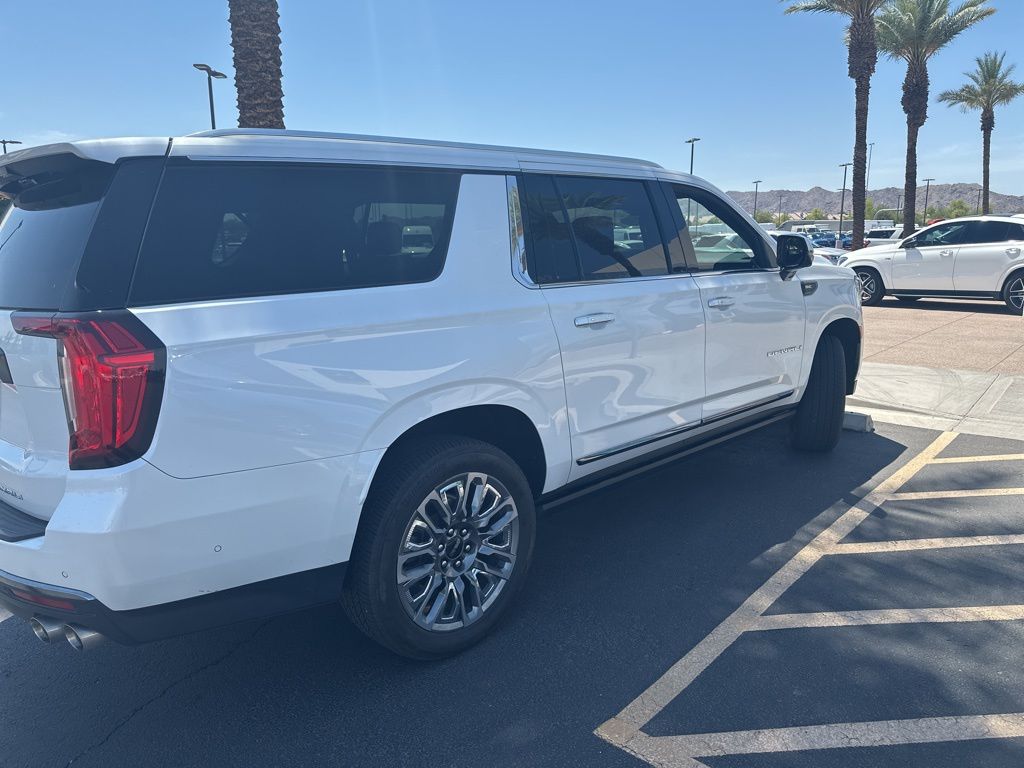 2023 GMC Yukon XL Denali Ultimate 3