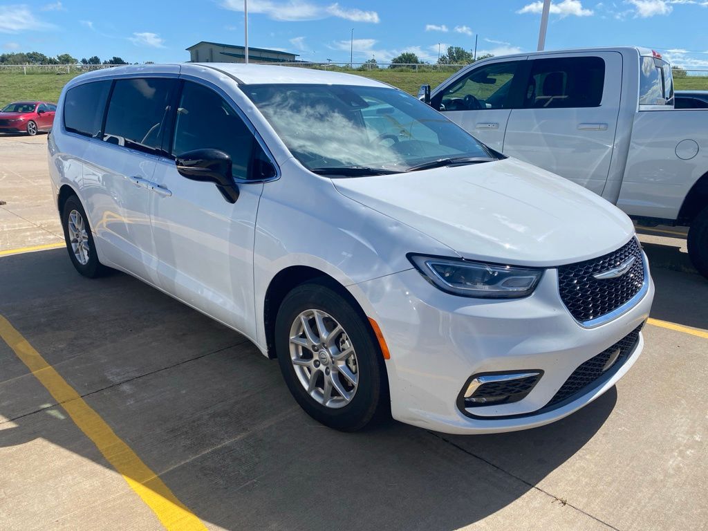 Bright White Clearcoat 2025 Chrysler Pacifica Select FWD Minivan Front-Wheel Drive 9-Speed Automatic