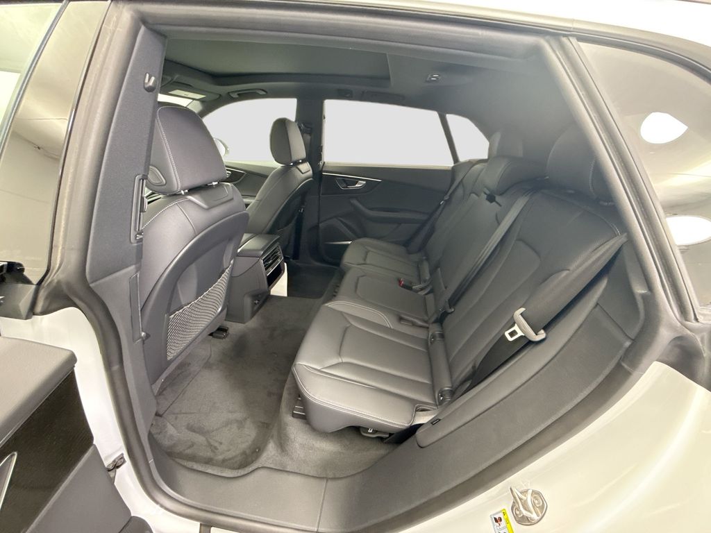 Thumbnail: 2026 Audi Q8 - 20