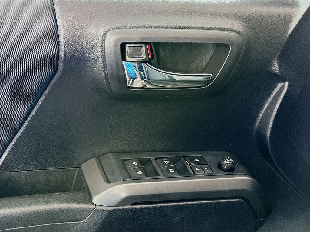 Thumbnail: 2020 Toyota Tacoma - 17