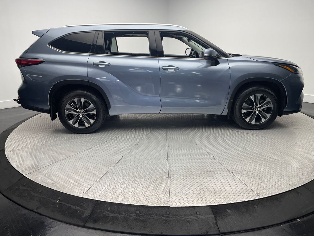 Thumbnail: 2020 Toyota Highlander - 4